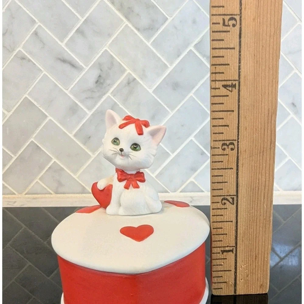 Lefton 1985 Hand Painted Bisque Porcelain Cat Trinket Box With Lid Heart Shaped